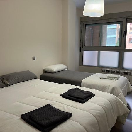 Impresionante Apartamento De 4 Dormitorios 3 Banos Y 2 Plazas De Garaje Madrid Exterior foto