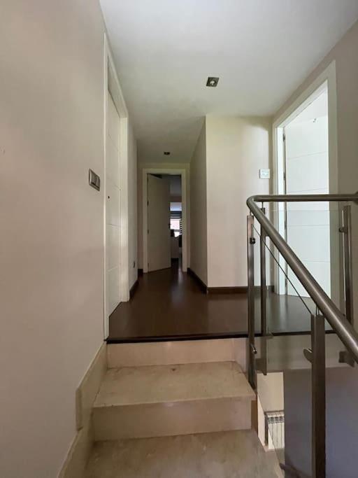 Impresionante Apartamento De 4 Dormitorios 3 Banos Y 2 Plazas De Garaje Madrid Exterior foto