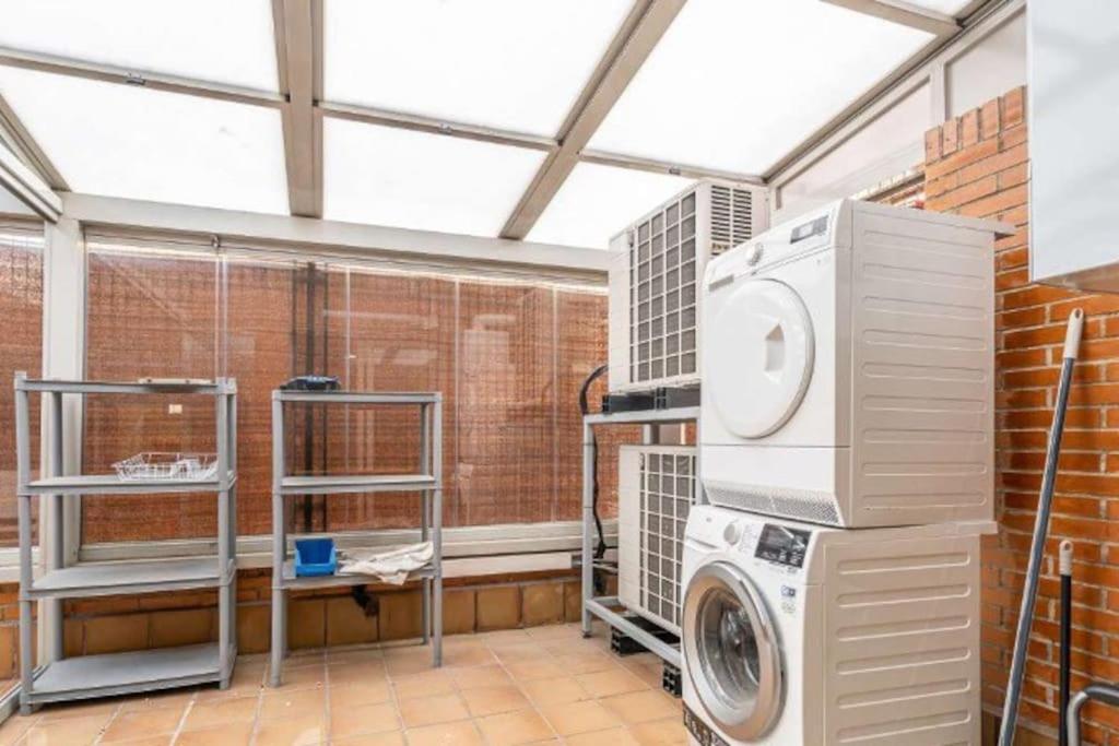 Impresionante Apartamento De 4 Dormitorios 3 Banos Y 2 Plazas De Garaje Madrid Exterior foto