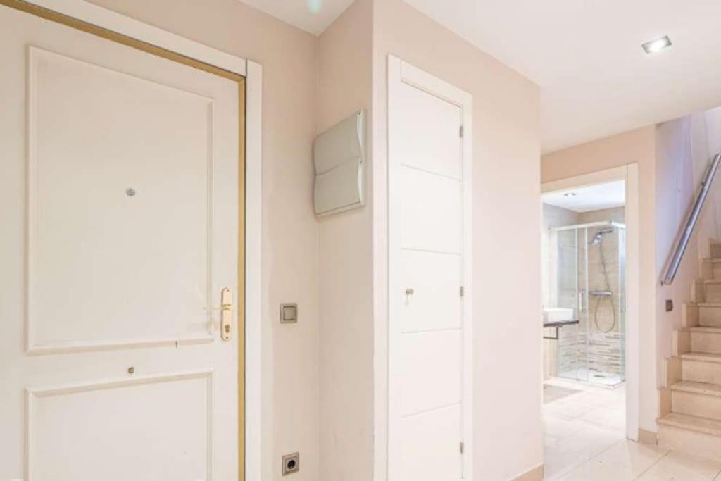 Impresionante Apartamento De 4 Dormitorios 3 Banos Y 2 Plazas De Garaje Madrid Exterior foto