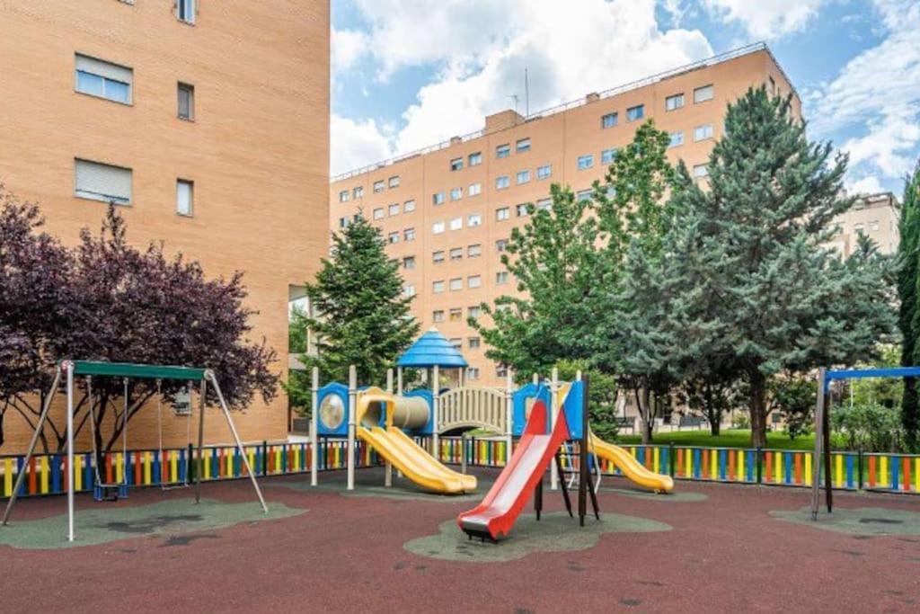 Impresionante Apartamento De 4 Dormitorios 3 Banos Y 2 Plazas De Garaje Madrid Exterior foto