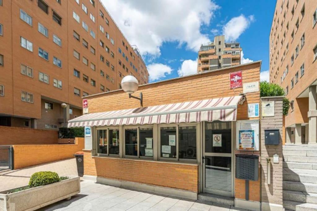 Impresionante Apartamento De 4 Dormitorios 3 Banos Y 2 Plazas De Garaje Madrid Exterior foto