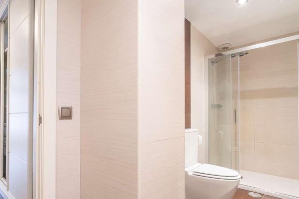 Impresionante Apartamento De 4 Dormitorios 3 Banos Y 2 Plazas De Garaje Madrid Exterior foto