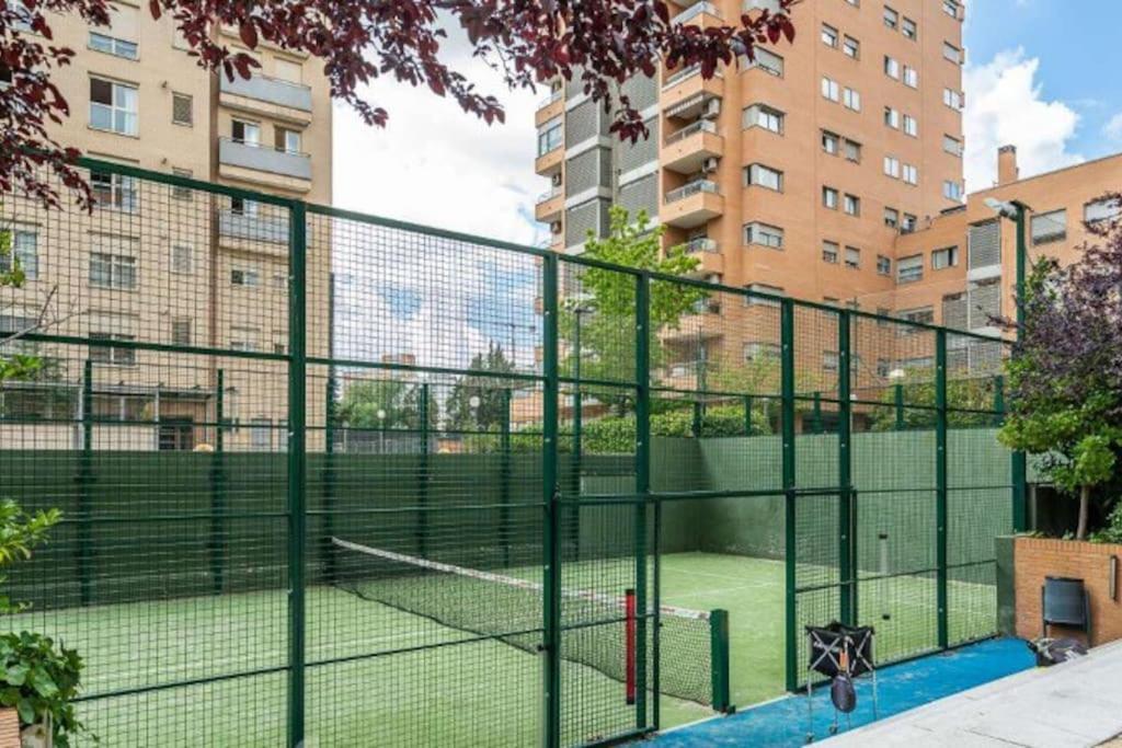 Impresionante Apartamento De 4 Dormitorios 3 Banos Y 2 Plazas De Garaje Madrid Exterior foto