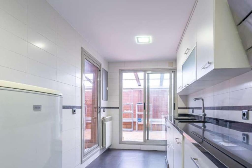 Impresionante Apartamento De 4 Dormitorios 3 Banos Y 2 Plazas De Garaje Madrid Exterior foto